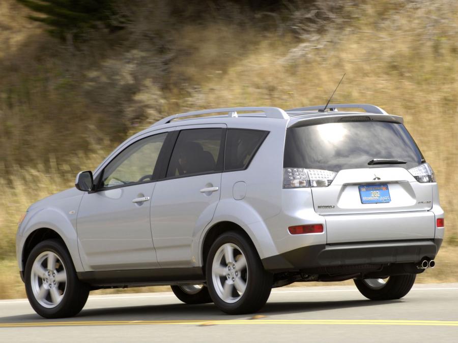  Mitsubishi Outlander 2007 года  (US) (фото 3 из 30)